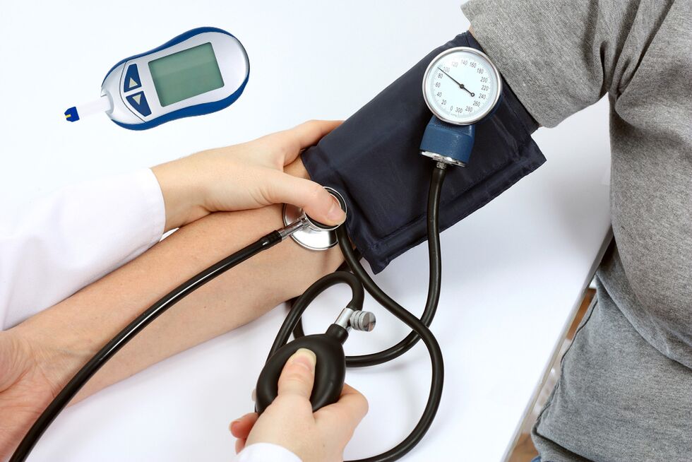 Měření krevního tlaku pro hypertenzi